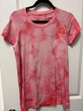 Lululemon Women's Pink Tie-Dye Short Sleeve Top
